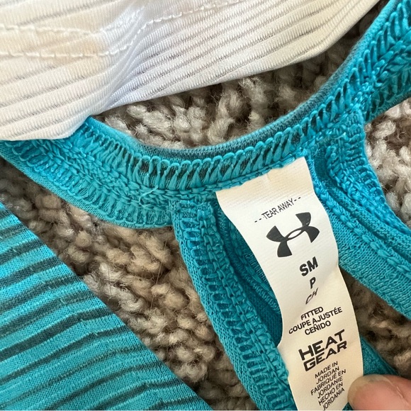 Bundle of 5 Women’s Small Athletic shirts - Picture 4 of 6